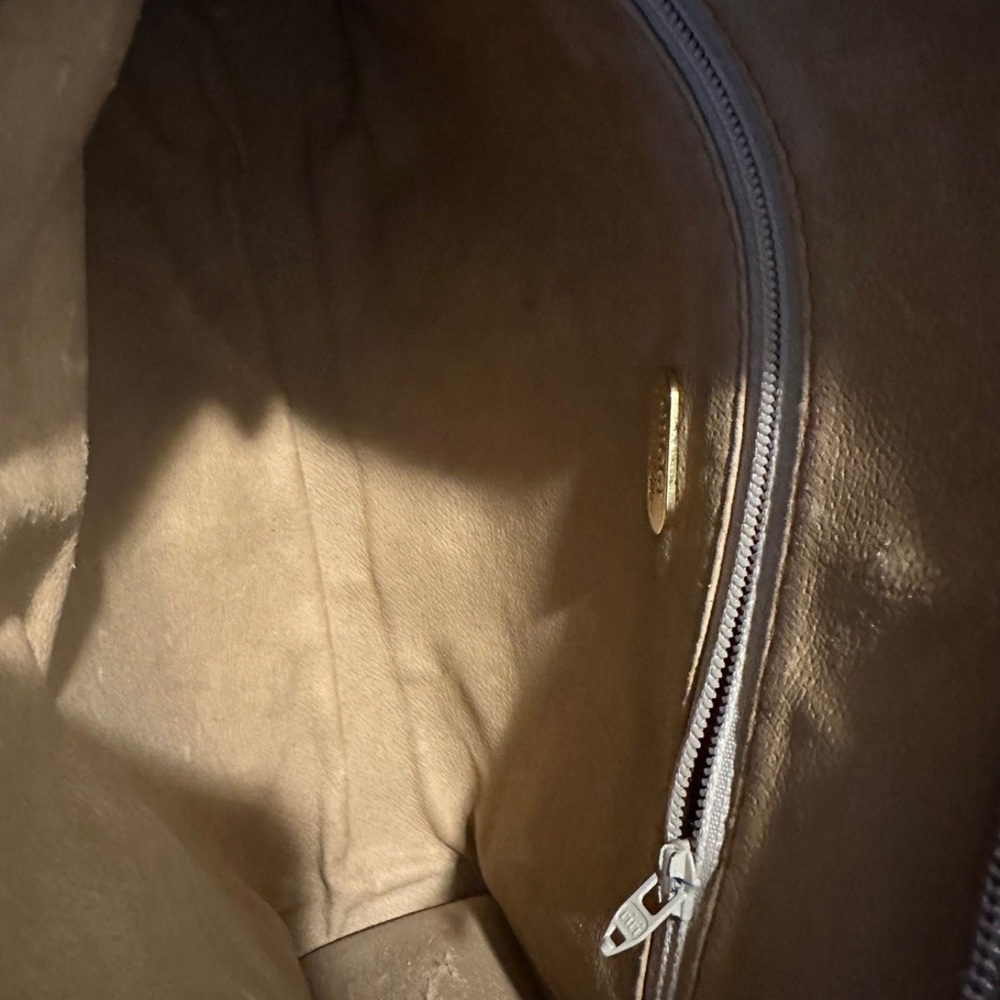 Authentic Gucci purse ins good condition,